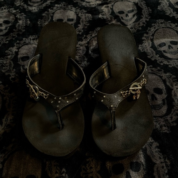 Guess Shoes - Picture 1 of 4